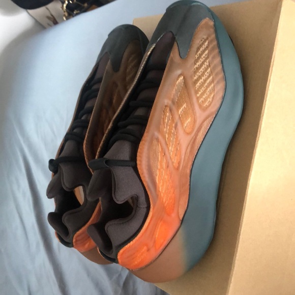 Yeezy 700 Copper Fade BRAND NEW